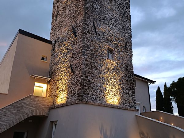 Cantina Tenimenti Leone: Ingegneria di precisione per l'enologia e l'ospitalità