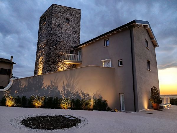 Cantina Tenimenti Leone: Ingegneria di precisione per l'enologia e l'ospitalità