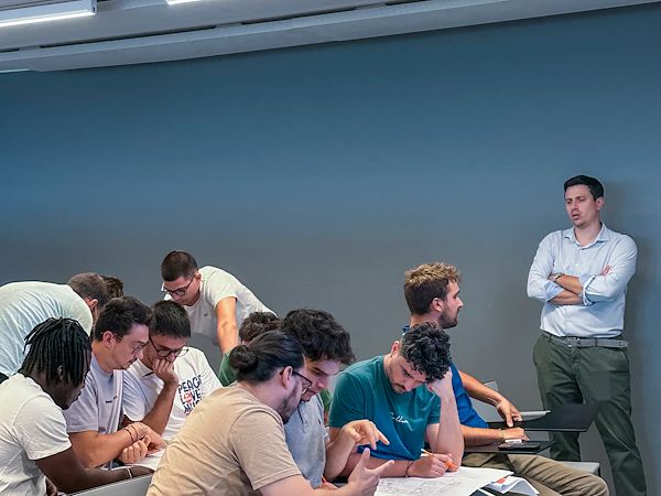 La competenza non è mai un traguardo, ma un metodo di lavoro.