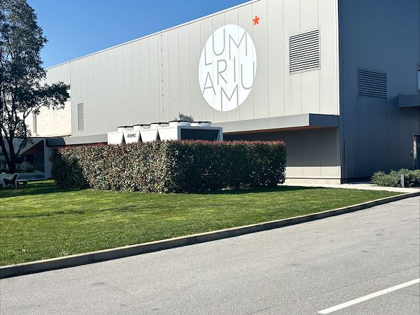 Innovazione e tecnologia: Dabster in visita alla factory di Intra Lighting