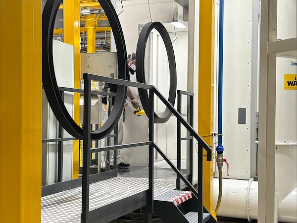 Innovazione e tecnologia: Dabster in visita alla factory di Intra Lighting