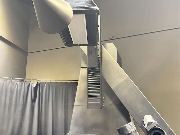 Innovazione e tecnologia: Dabster in visita alla factory di Intra Lighting